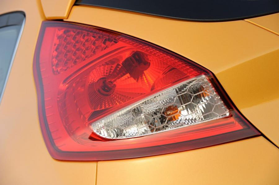 Ford Fiesta SES 2011 года  (фото 38 из 59)
